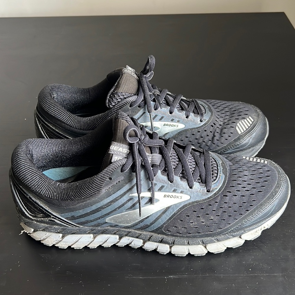 Brooks Beast 11.5 size D medium